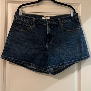 Abercrombie & Fitch *The A-Line Short"